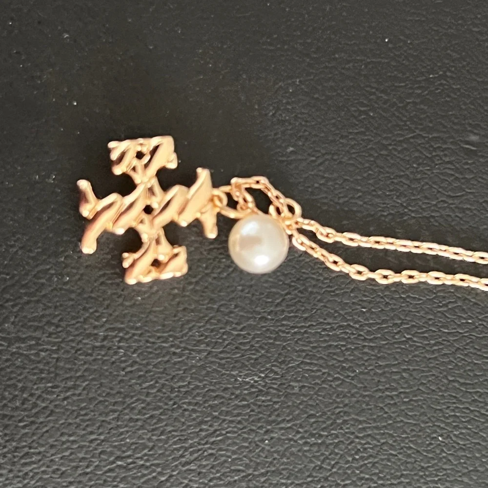 Tory Burch Twisted Rope Pearl Gold Pendant Necklace
